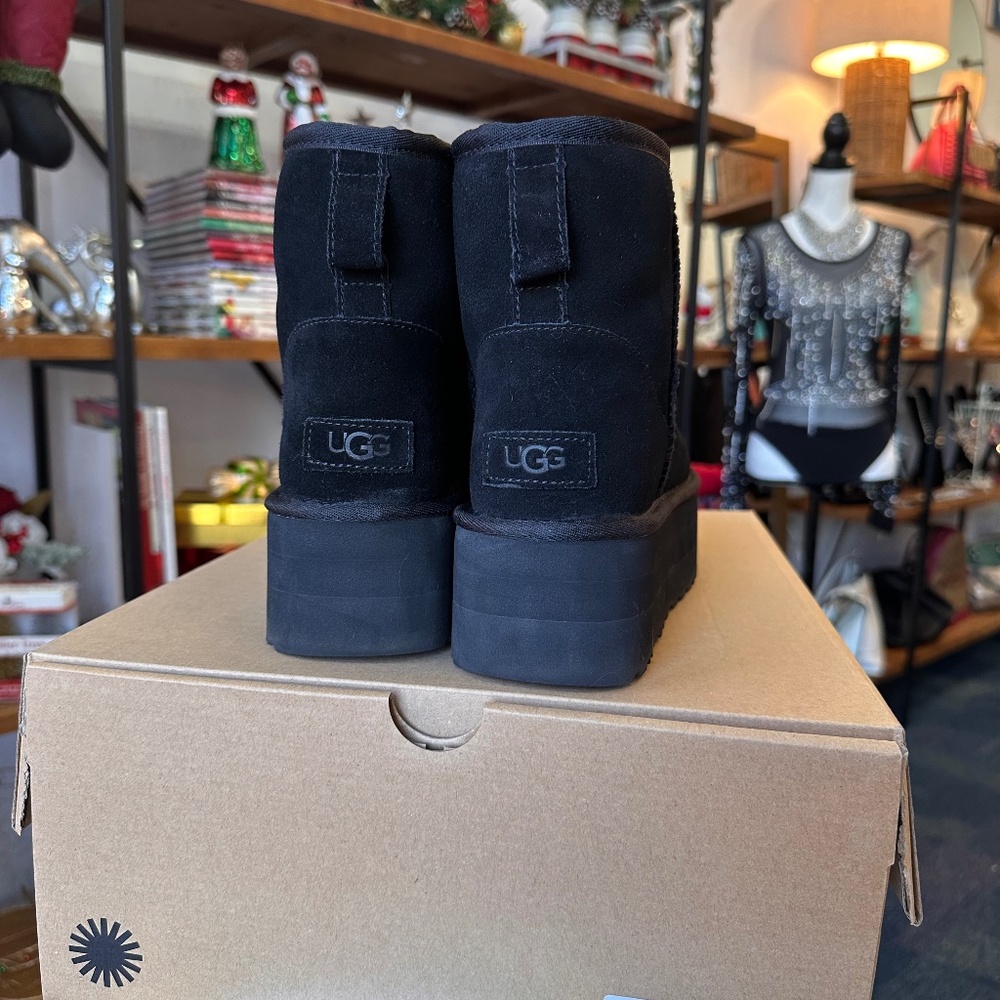 UGGS